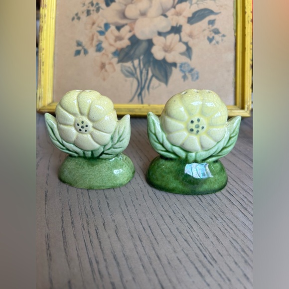 VINTAGE Salt and Pepper Sets plus Two Singles (6 pieces) - Picture 4 of 16